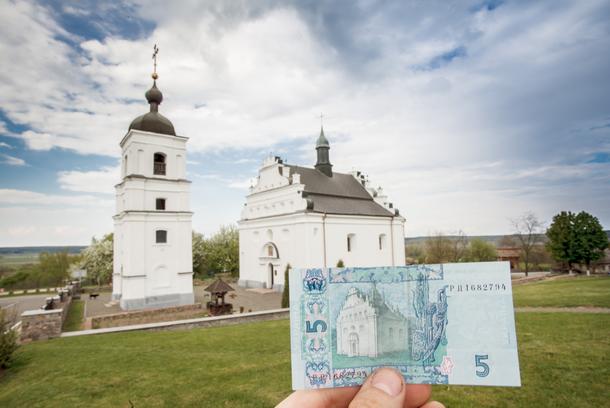 Cerkiew św. Eliasza w Subotowie – to tu został pochowany Bohdan Chmielnicki. Obraz cerkwi znajduje się też na drugiej stronie banknotu o nominale 5 hrywien, na pierwszej jest wizerunek Chmielnickiego