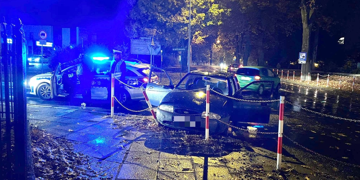 Potrącił dwóch policjantów w Zielonej Górze i z pasażerem uciekli porzucając forda. 