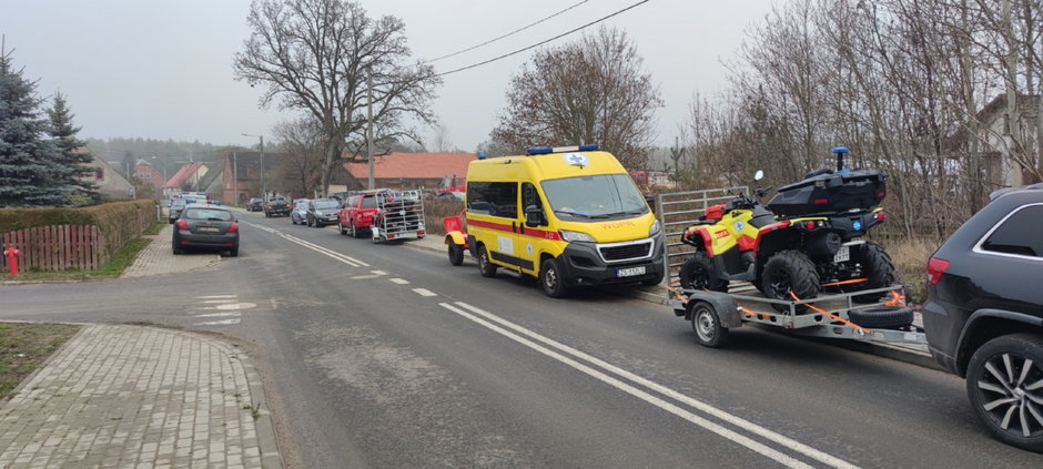 Ponad 100 osób szuka starszego mężczyzny. W piątek oddalił się od swojego domu