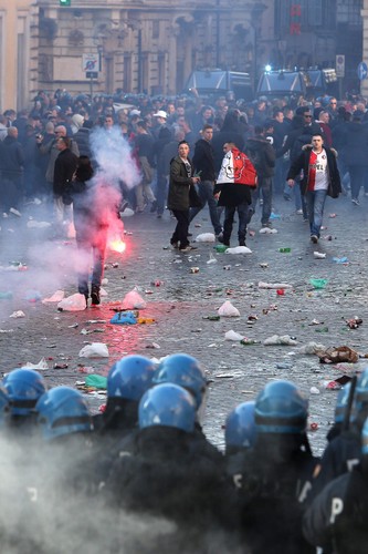 Zadyma przed meczem Ligi Europy w Rzymie. Kibole Feyenoordu bili się z policją