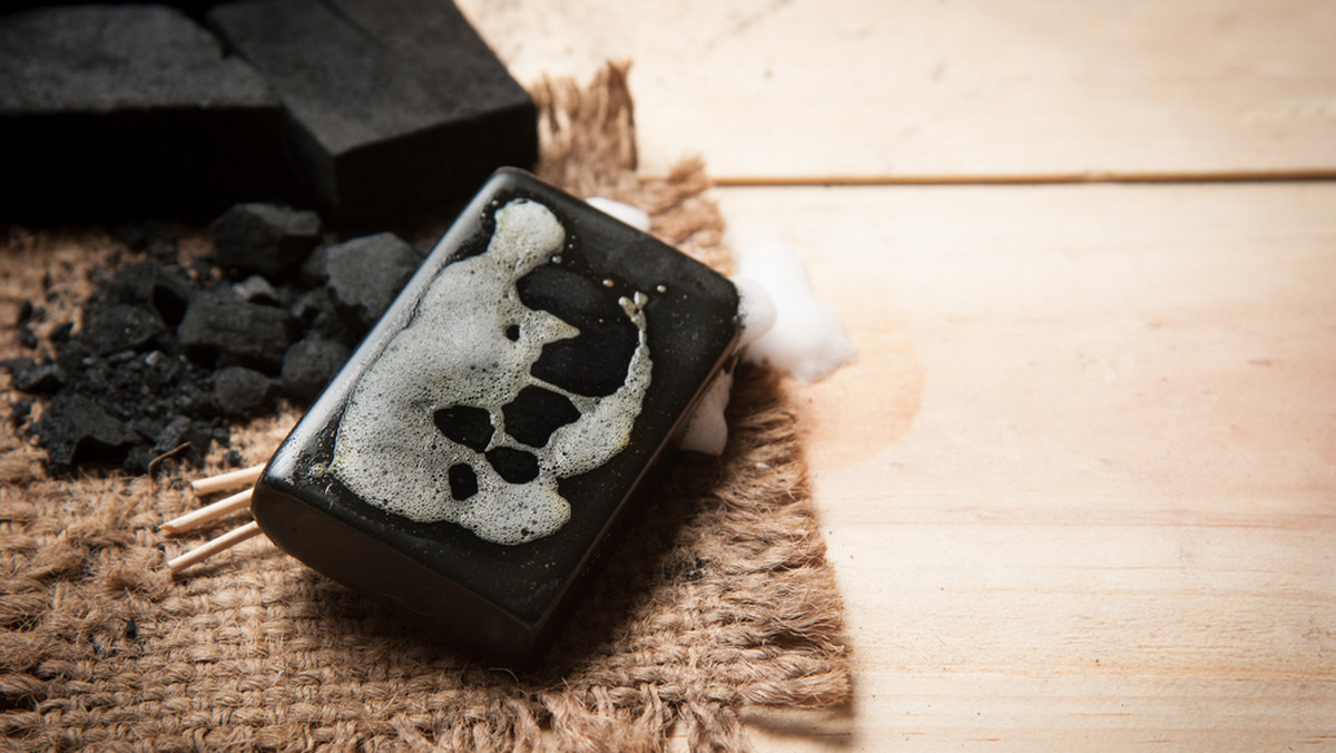 Czarne mydło (Savon Noir) – rodzaje, właściwości, stosowanie