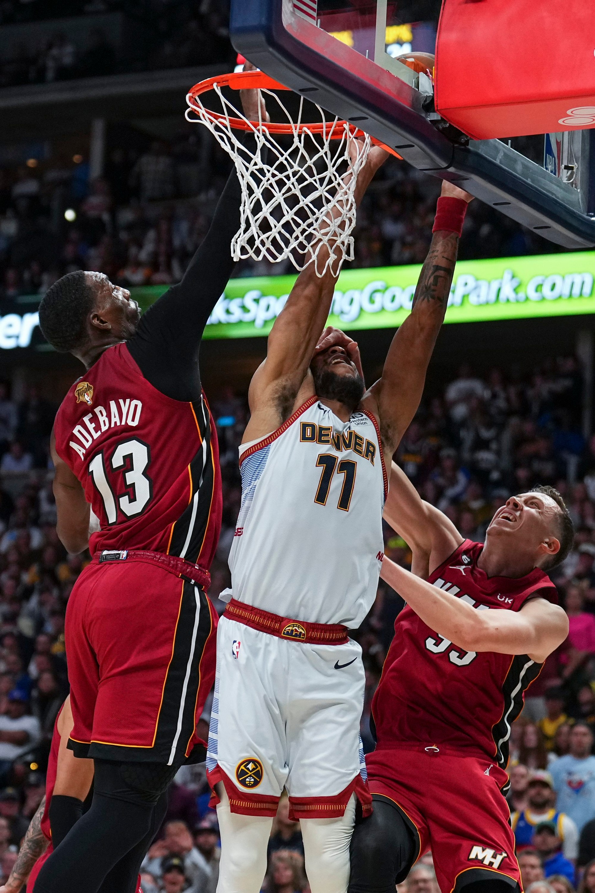 NBA finále: Denver Nuggets - Miami Heat.