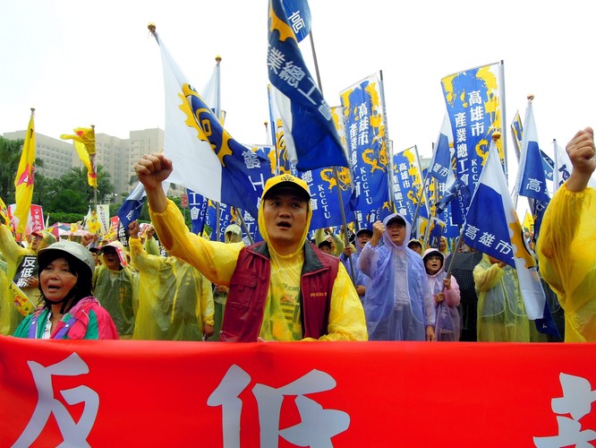 Demonstracje 1 maja na Tajwanie. Fot. EPA/HENRY LIN/PAP/EPA