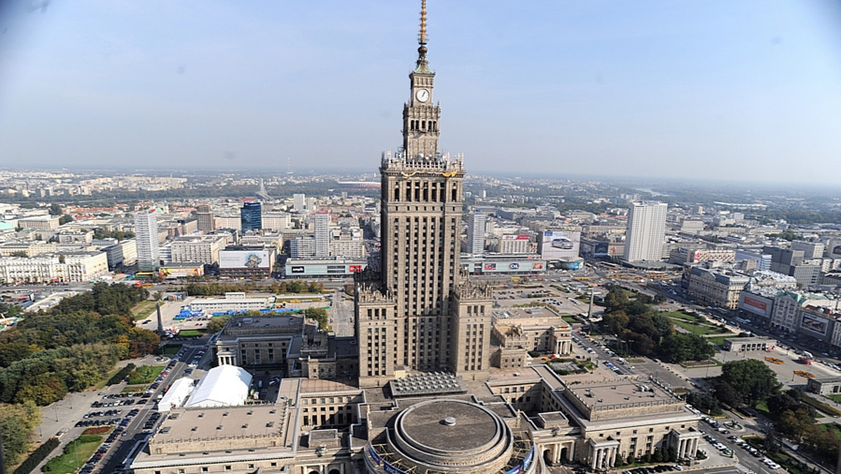 Kilkadziesiąt archiwalnych czarno-białych fotografii i filmów przedstawiających działalność Pałacu Kultury można od środy oglądać w Centrum Kultury Zamek w Poznaniu. Wystawę zorganizowano w 50-tą rocznicę powstania kulturalnej placówki.