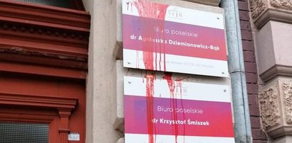 Biuro poselskie we Wrocławiu oblane krwawą farbą. "To miało nas przestraszyć?"