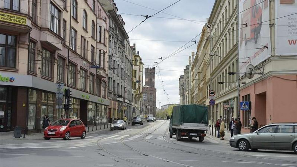 Od poniedziałku przez ulicę Krupniczą i Sądową pojadą ponownie tramwaje linii 4, 14 i 15. To akurat dobra wiadomość, bo w związku z remontem Podwala jeździły one objazdami.