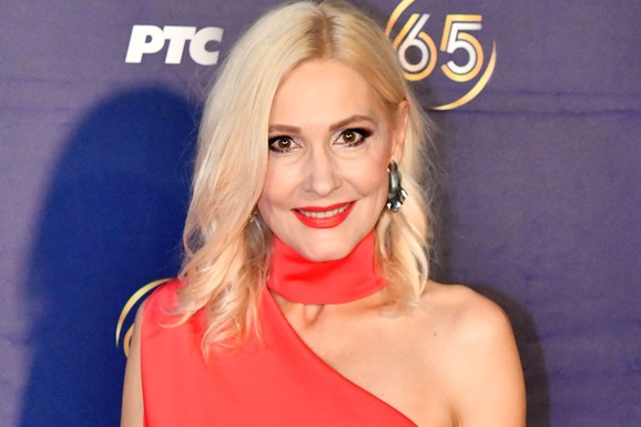 VODITELJKA "SLAGALICE" ZBUNILA, PA ODUŠEVILA PRATIOCE Milica Gacin podelila recept za BRZ I ZDRAV OBROK, čak 70 odsto ljudi nije imalo pojma o čemu se radi! (FOTO)