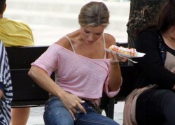 Seksowna gwiazda upaćkała sobie spodnie