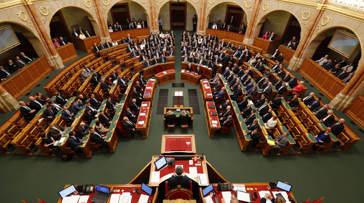 Hétfőn  indul a törvénygyár, 4 napos parlamenti ülés kezdődik /Fotó Fuszek Gábor
