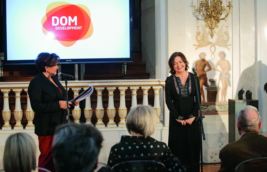 Małgorzata Kolarska z Dom Development, jednego z mecenasów gali (z prawej).