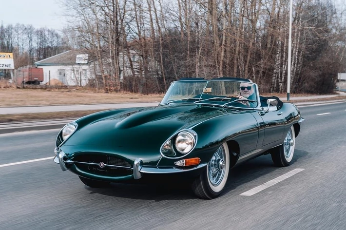 Jaguar E-Type 1968. Cena wywoławcza: 360 000 zł