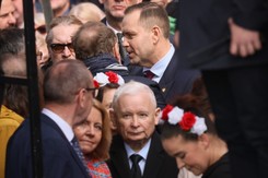 Kaczyński na czele marszu w Warszawie. 'Tu jest Polska, nie Bruksela!'