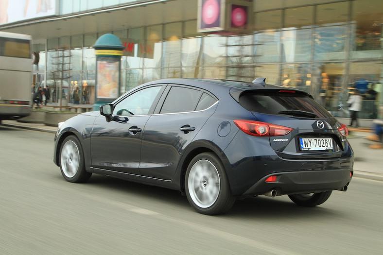 Honda Civic 1.8 kontra Mazda 3 2.0 | Test