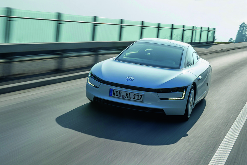 VW XL1 na trasie z Lucerny do Genewy