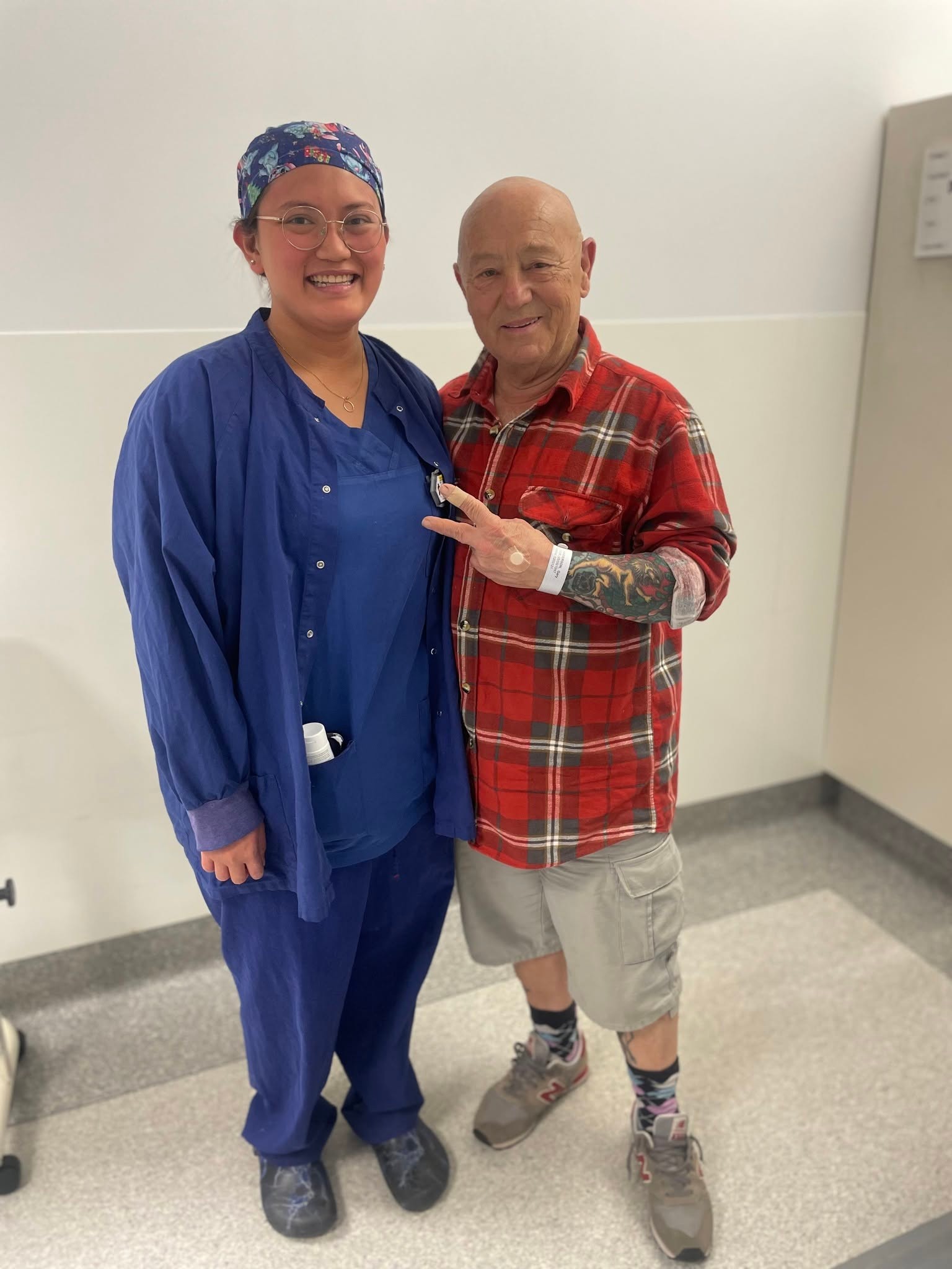 Austrálsky rockový spevák Angry Anderson. 