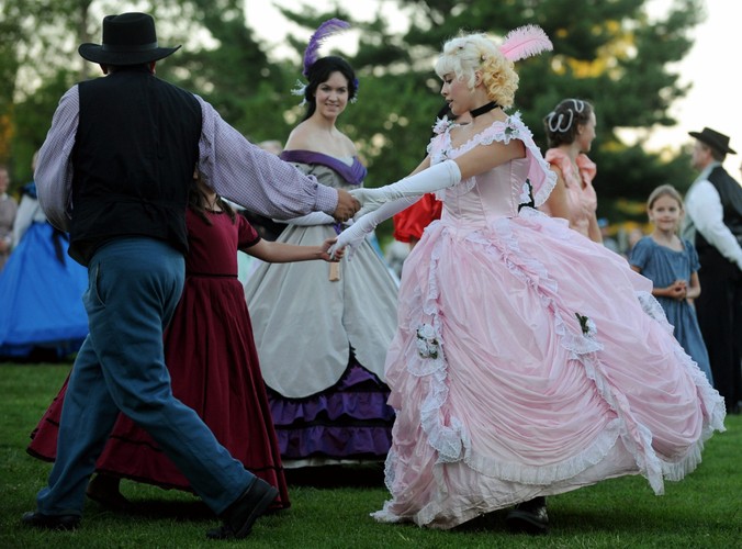 A po bitwie przychodzi czas na tańce. Oczywiście, również sprzed 150 lat