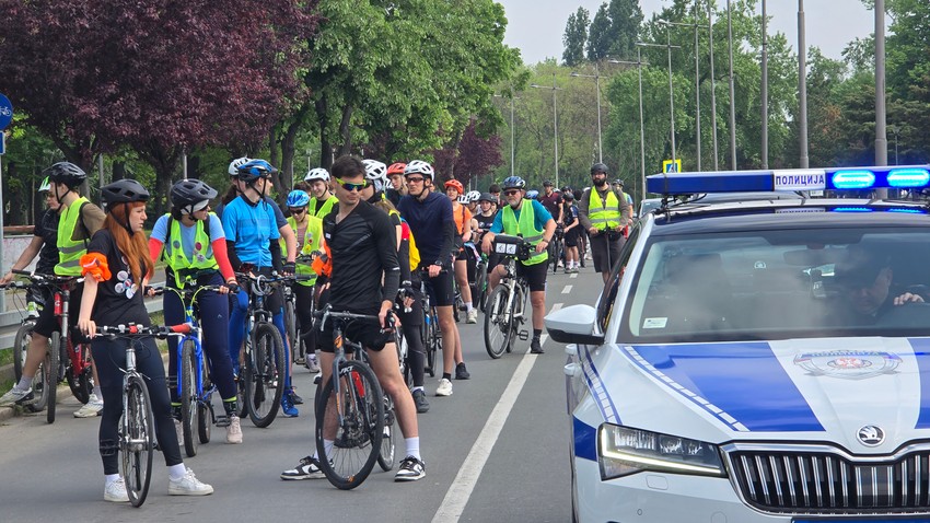 Okupljanje biciklista na Ušću