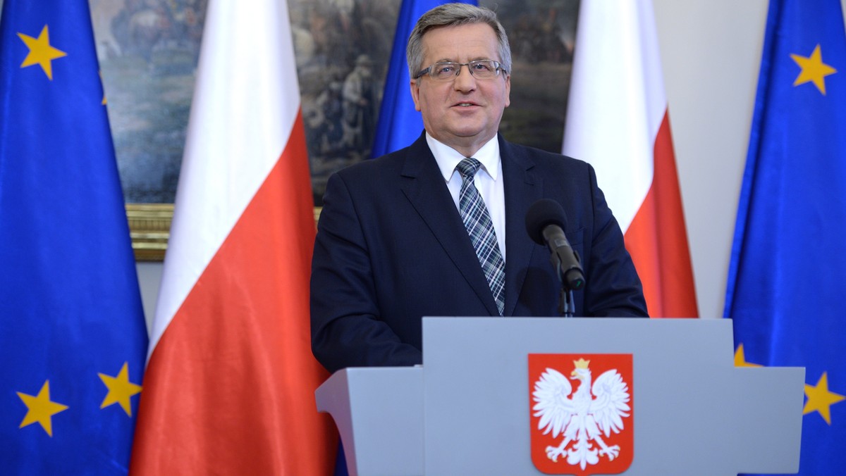 Prezydent Bronisław Komorowski umocnił się na pozycji lidera listy polityków, których Polacy obdarzają największym zaufaniem - wynika z sondażu CBOS. Prezydentowi ufa 80 proc. badanych. Na przeciwnym biegunie znaleźli się Janusz Palikot i Janusz Korwin-Mikke.