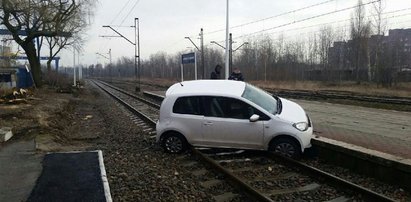 Pijany zablokował tory. Ludzie przecierali oczy