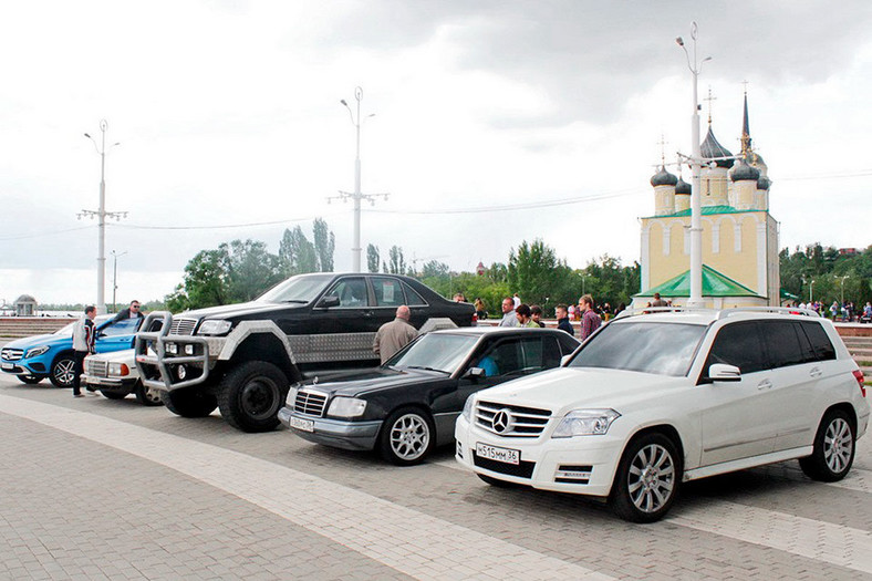 Rosyjski pojazd ma bazie Mercedesa klasy S W140 i GAZ-a 66