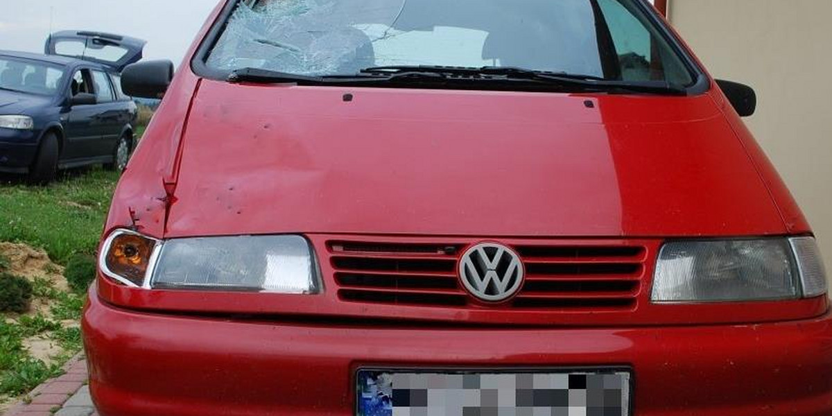 W Trzcinicy kierowca volkswagena śmiertelenie potrącił 53-latka