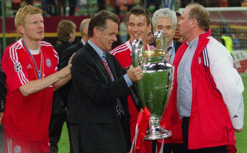 Bayern z trofeum Ligi Mistrzów 2001.