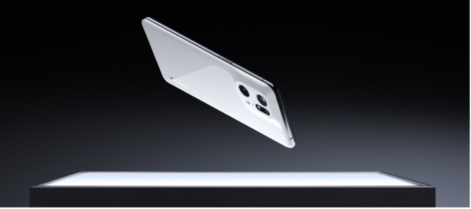 Das in einem aufwendigen Prozess hergestellte Gehäuse des Find X5 Pro vermittelt einen wertigen Look bei angenehmer Haptik.