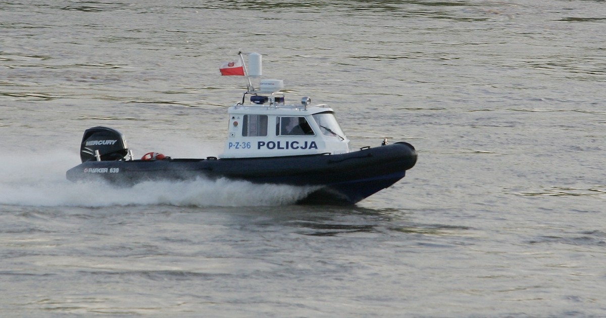Policja bije się w piersi. Wydano komunikat."To nie oni wyciągnęli kobietę z rzeki"