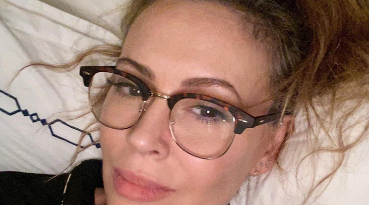 Alyssa Milano továbbra is küzd a koronavírus következményeivel, a haja is hullik./ Fotó: Northfoto