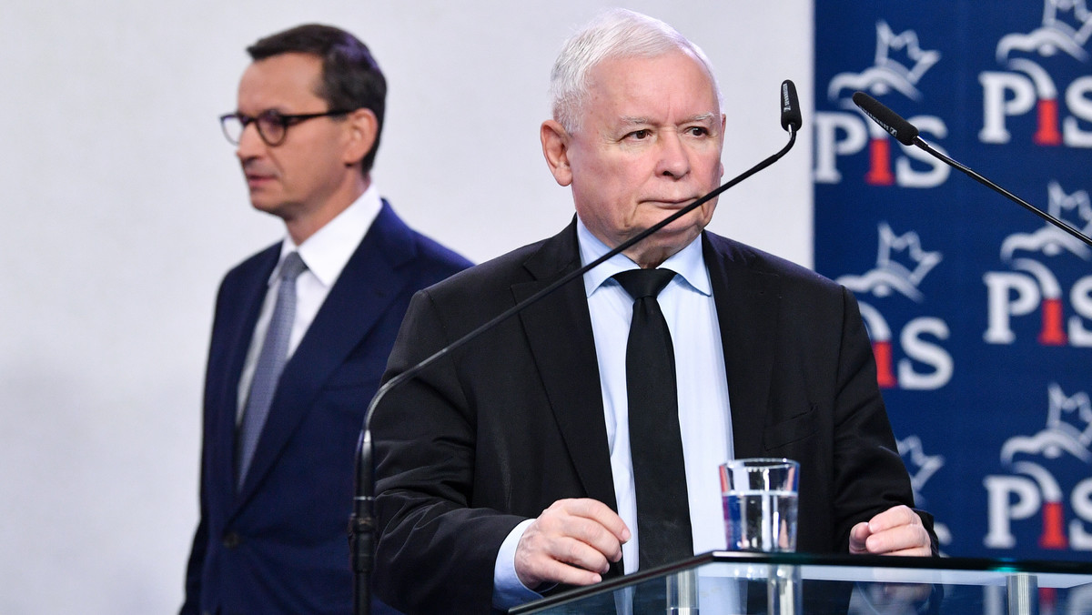 Kaczyński zdecydował w sprawie Morawieckiego. Kulisy posiedzenia klubu PiS