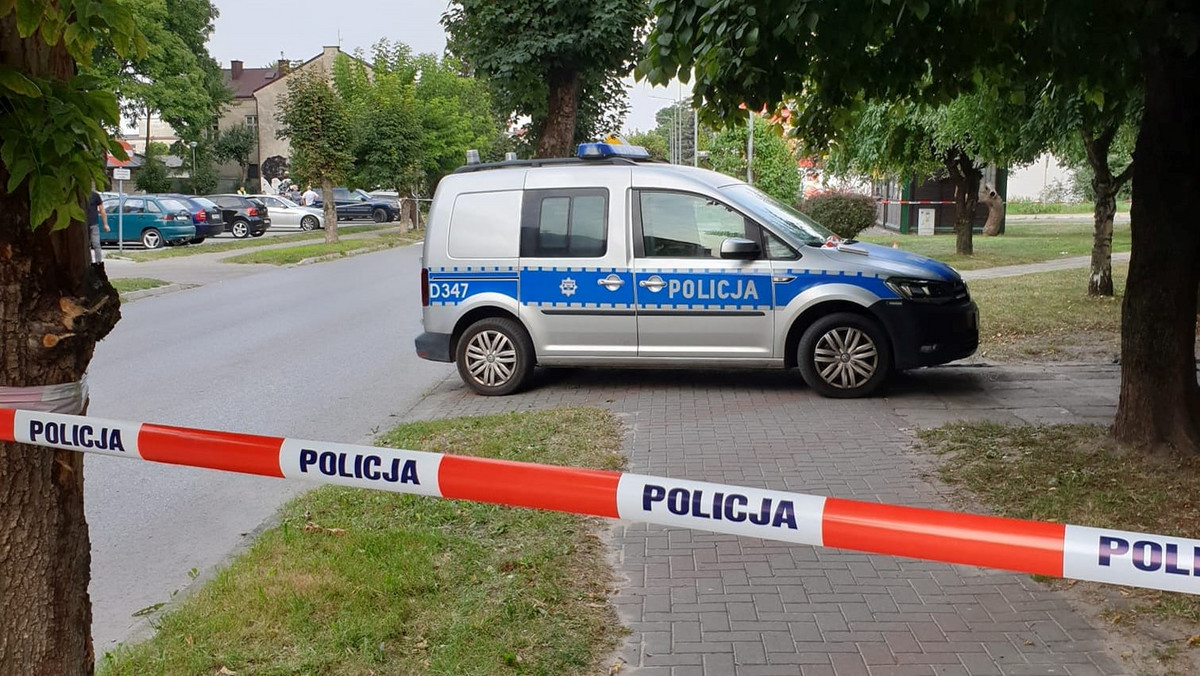 Atak nożownika w Tomaszowie Lubelskim. Dwóch policjantów zostało rannych