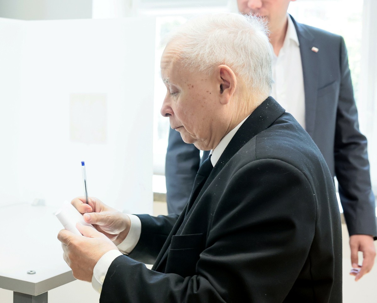 Po glosowaniu Jarosław Kaczyński czekał na wyniki wyborów prezydenckich