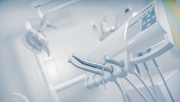 Gdzie do dentysty w czasie epidemii? Lista otwartych placówek stomatologicznych w Polsce
