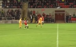 Polski piłkarz bohaterem... ósmej ligi angielskiej. Strzelił głową gola zza połowy boiska [WIDEO]