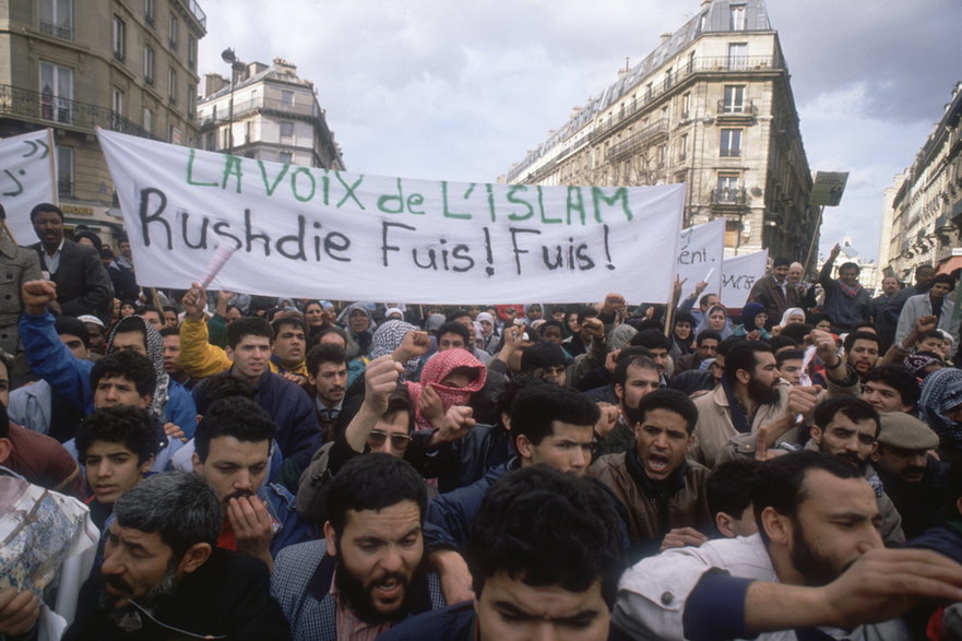 Demonstracje przeciwko Rushdiemu w Paryżu