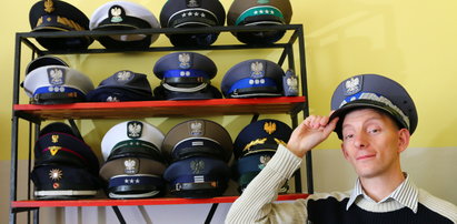 Niezwykłe hobby: pan Łukasz ma 300 czapek mundurowych