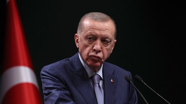 Erdogan pociąga za sznurki i rozgrywa trzy wojny naraz. "Turcja jest kluczowa w nowej erze chaosu" [ANALIZA]