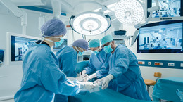 Poznańscy chirurdzy odtwarzają twarz pacjentowi z usuniętym nosem