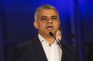 Sadiq Khan z Partii Pracy nowym burmistrzem Londynu. Znamy wyniki wyborów w Wielkiej Brytanii