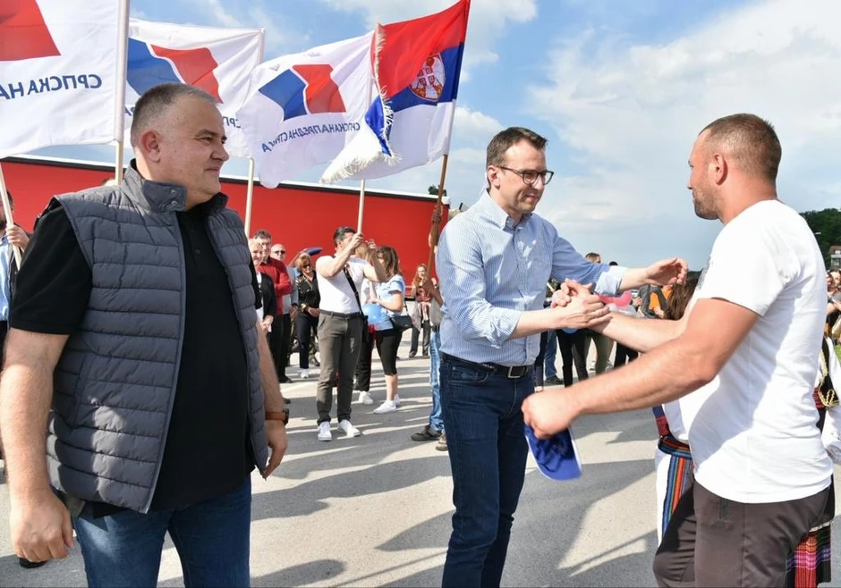 Petković i Radoičić kod Ljiga sa grupom momaka iz Leposavića i Severne MItrovice 