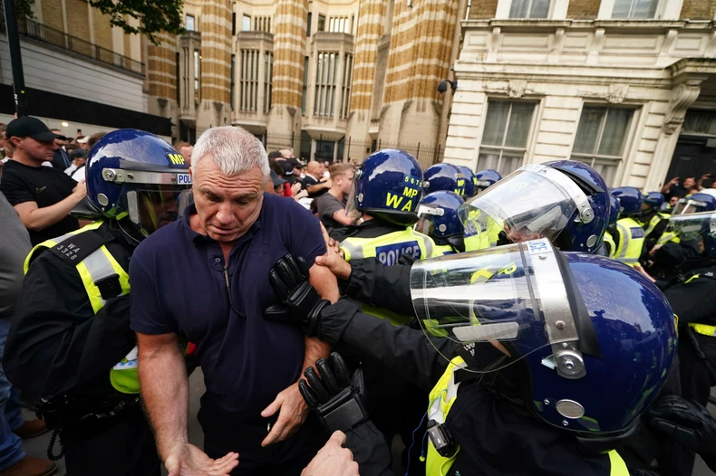 Protesti u Londonu nakon ubistva dece u Sautportu