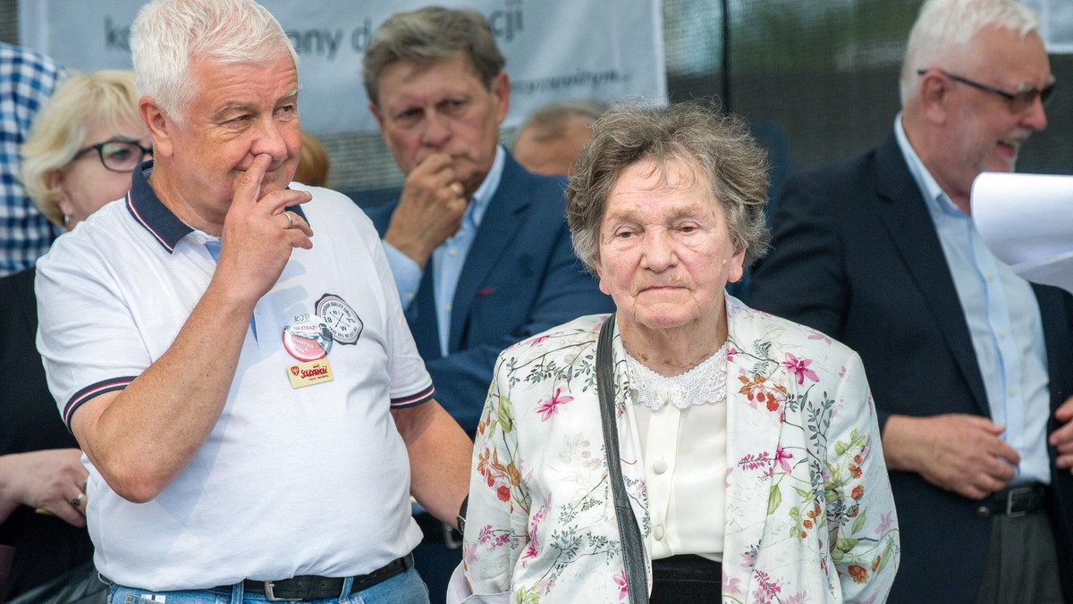 MANIFESTACJA OPOZYCJI POD SEJMEM W WARSZAWIE