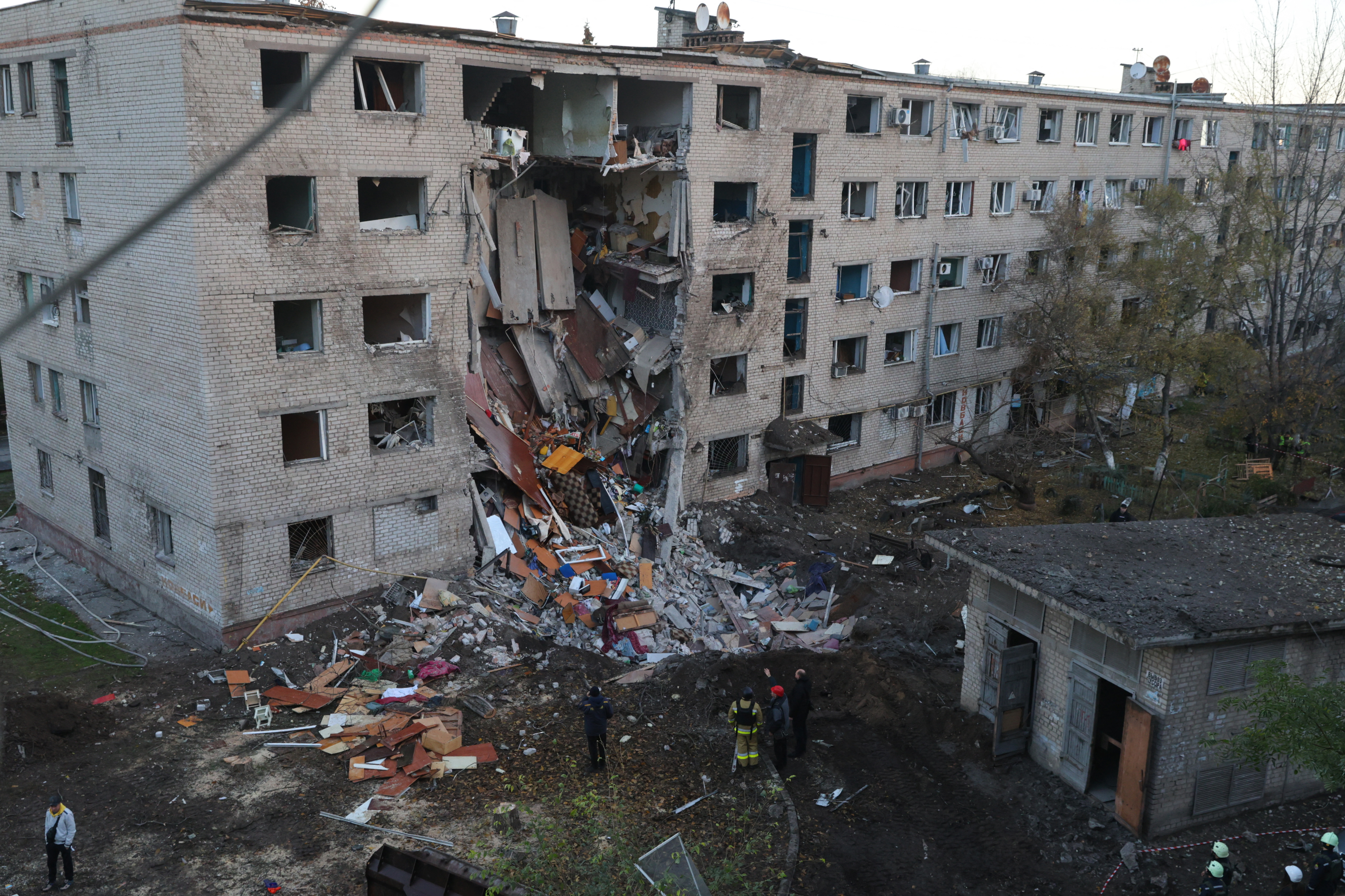 L'attacco russo sull'Ucraina: 6 morti tra cui 2 bambini, blackout diffusi