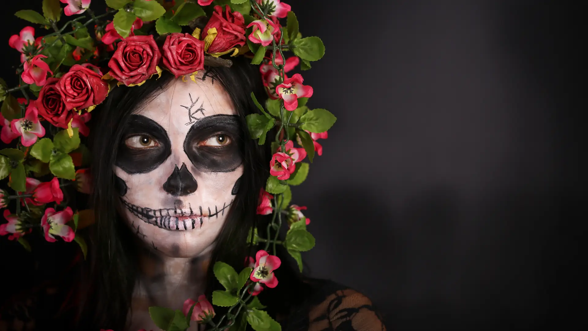 Jak wykonać makijaż Sugar Skull? Krok po kroku