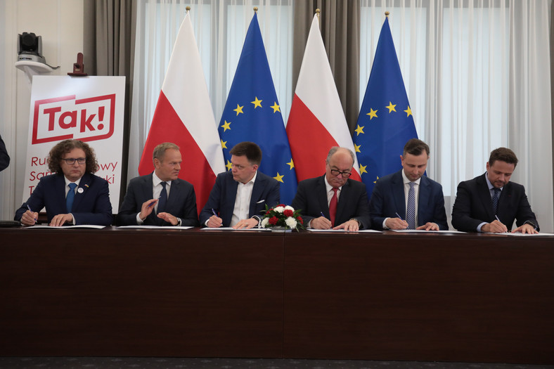 Przedstawiciele ruchu Tak! Dla Polski i politycy opozycji podpisali deklarację współpracy na rzecz Polski samorządnej (25.05.2022)