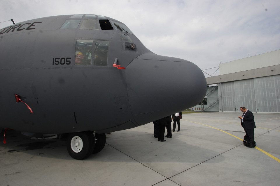 POWIDZ WOJSKO OSTATNI SAMOLOT C-130 E HERCULES