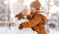 Ferie zimowe bez nudy i chaosu. Jak je zaplanować, żeby dziecko naprawdę odpoczęło