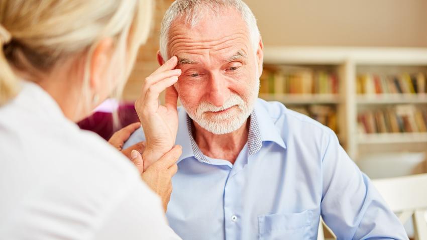 Alzheimer-kór demencia elbutulás szellemi hanyatlás jelei tünetei