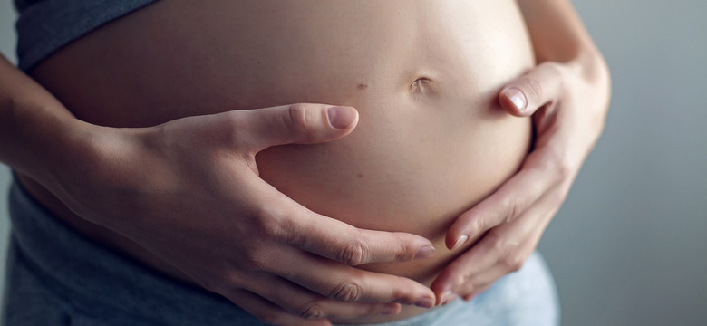 Nakłaniają kobiety do utrzymania ciąży bez względu na okoliczności. Rozwiesili plakaty w miastach