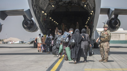 Breaking! A tálibok bejelentették: több afgánt nem engednek a kabuli repülőtérre